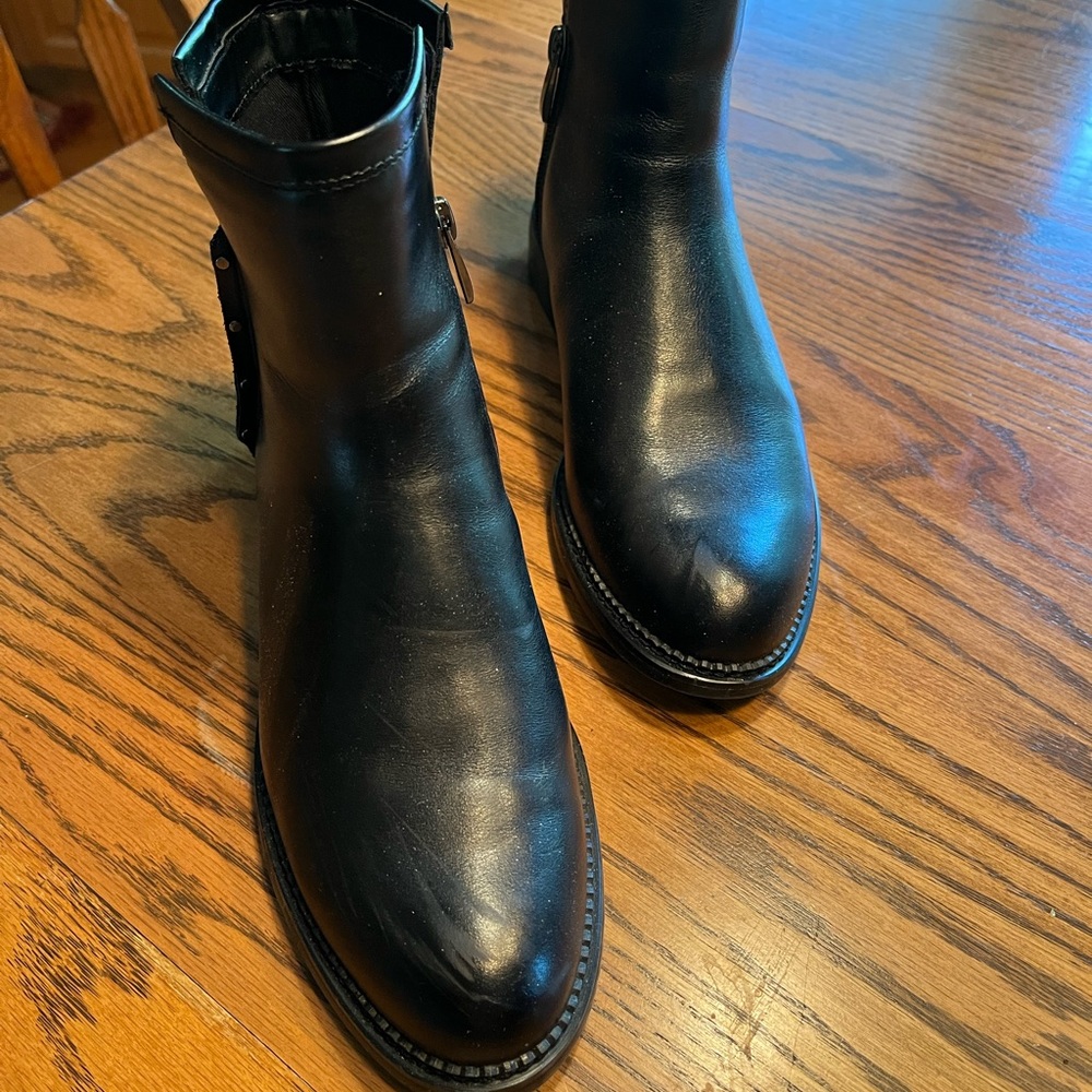 Ladies Franco Sarto size 6.5 black leather boots